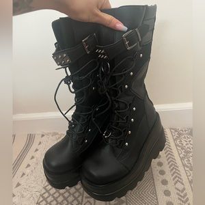 LIKE NEW S7 women’s comfortable black chunky lace up boot for raves and festival
